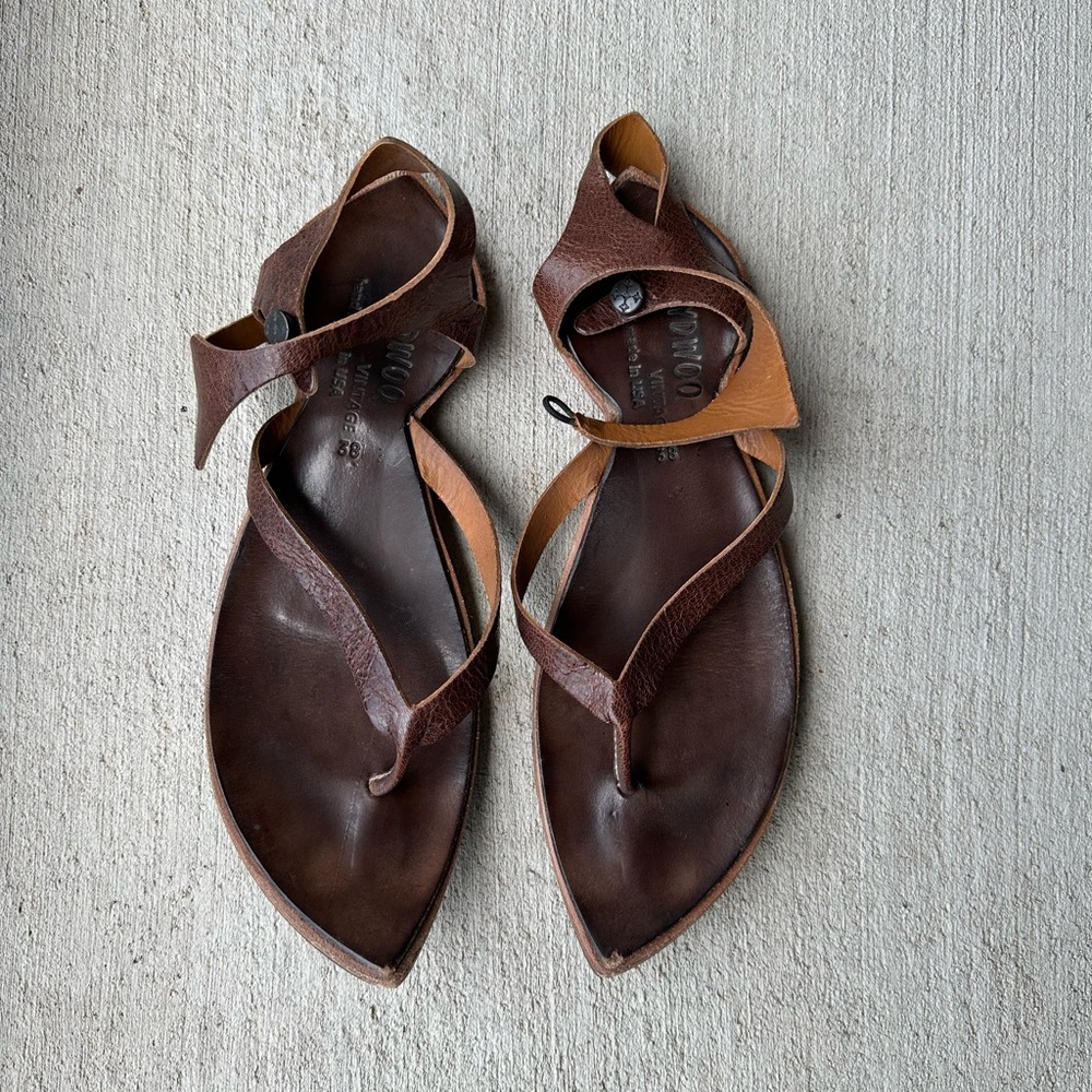 Cydwoq size 38 women’s Camp sandal